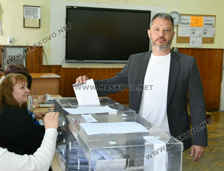 Делян Добрев