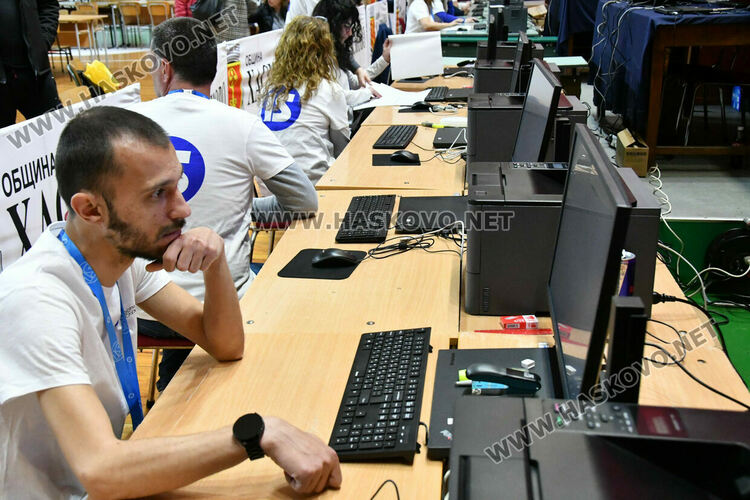 Обявиха края на изборния ден час по-късно