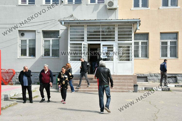 Хартията остава &bdquo;царица&ldquo; в секциите в НУ &bdquo;Г. С. Раковски&ldquo;, а камерите&nbsp;&ndash; нежелани гости