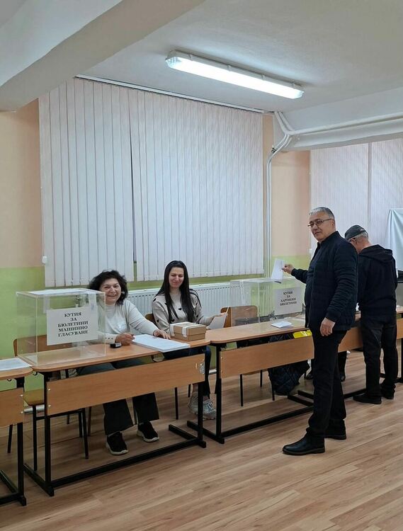 Андрей Кадишев гласува за нормалността