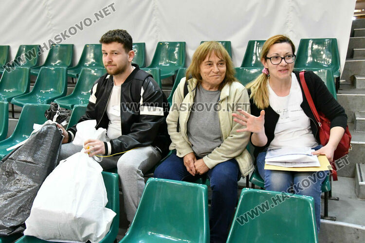 Обявиха края на изборния ден час по-късно