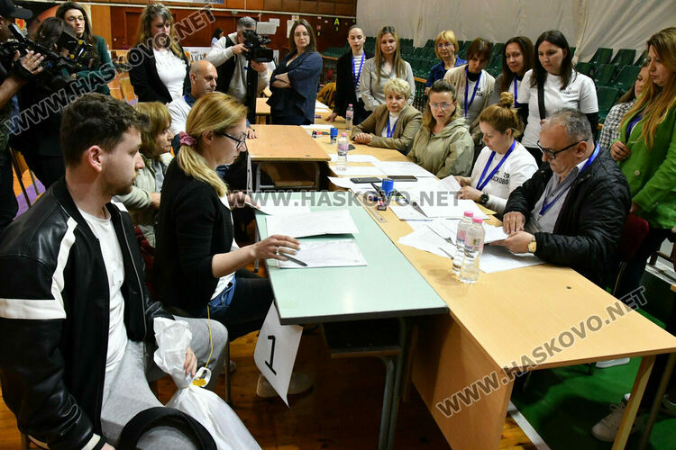 Обявиха края на изборния ден час по-късно