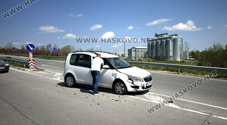 Катастрофа между две коли затрудни движението от Хасково към Кърджали