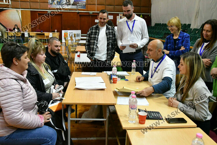 Обявиха края на изборния ден час по-късно