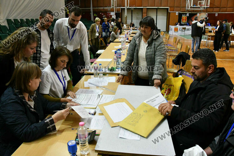 Обявиха края на изборния ден час по-късно