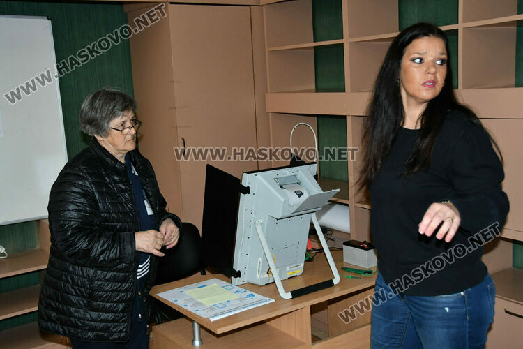 Хасково пак е шампион по проблеми с машинния вот&nbsp;&ndash; 4 машини отказаха, 17 правят системни грешки