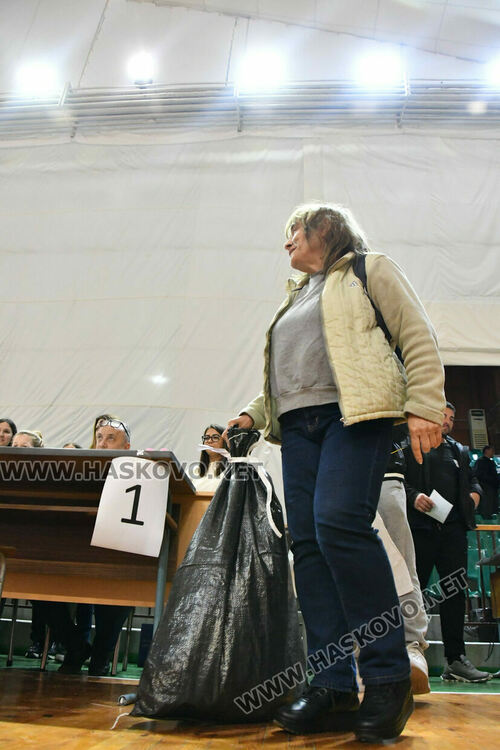 Обявиха края на изборния ден час по-късно