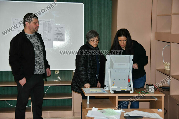 Хасково пак е шампион по проблеми с машинния вот&nbsp;&ndash; 4 машини отказаха, 17 правят системни грешки