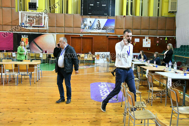 Обявиха края на изборния ден час по-късно