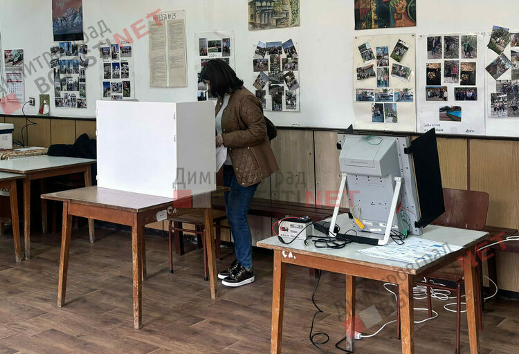 Десислава Костова гласува в Димитровград: всеки глас е важен за България