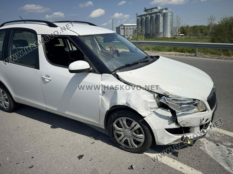 Катастрофа между две коли затрудни движението от Хасково към Кърджали