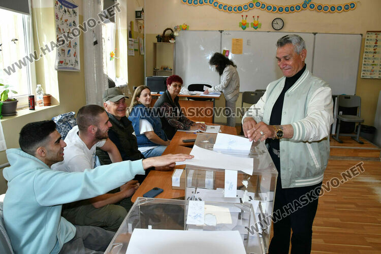 Хартията остава &bdquo;царица&ldquo; в секциите в НУ &bdquo;Г. С. Раковски&ldquo;, а камерите&nbsp;&ndash; нежелани гости