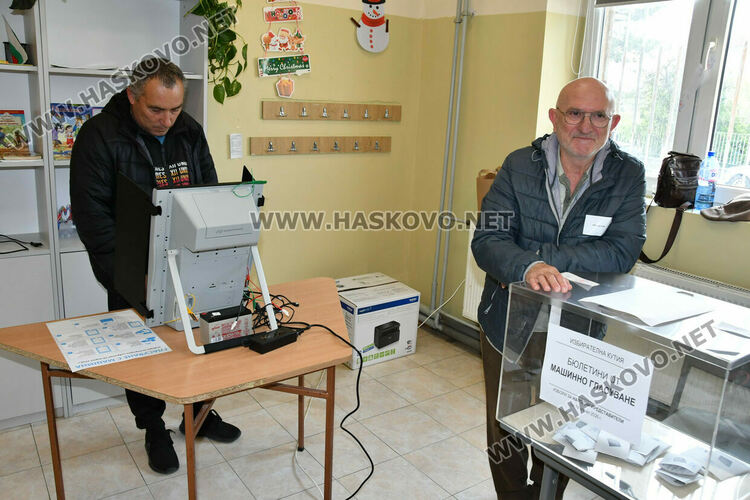 Хартията остава &bdquo;царица&ldquo; в секциите в НУ &bdquo;Г. С. Раковски&ldquo;, а камерите&nbsp;&ndash; нежелани гости