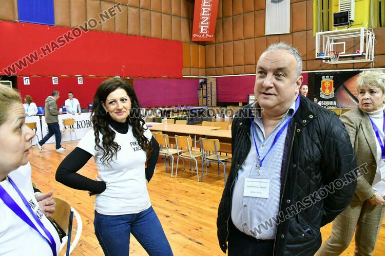 Обявиха края на изборния ден час по-късно