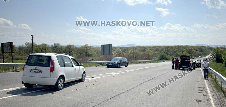 Катастрофа между две коли затрудни движението от Хасково към Кърджали