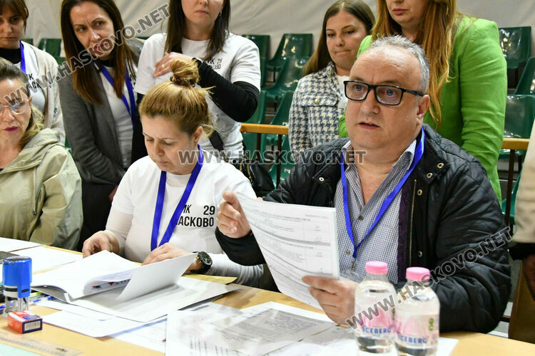 Обявиха края на изборния ден час по-късно