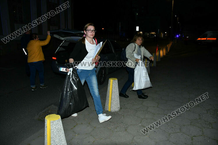 Обявиха края на изборния ден час по-късно