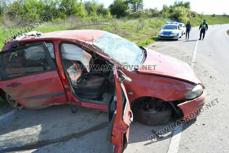 Пиян мъж катастрофира със семейството край Узунджово, две деца са в болница