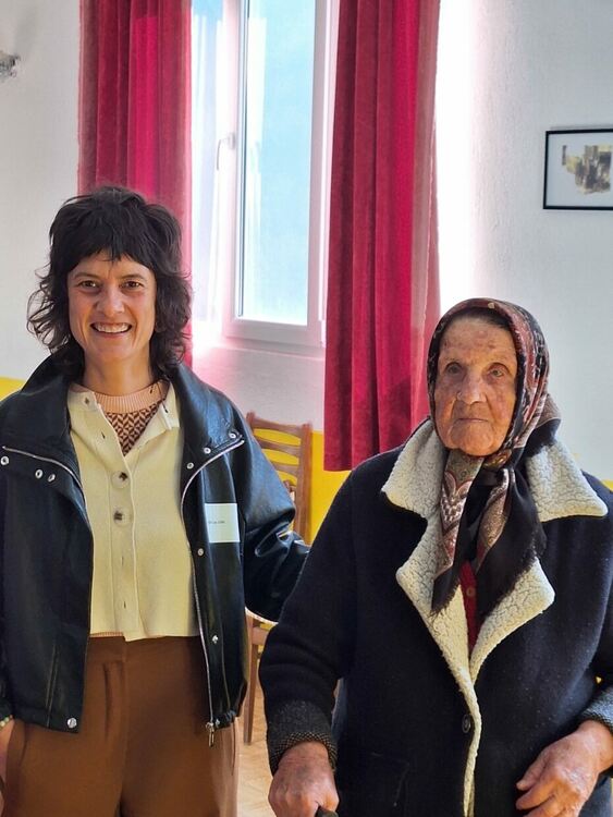 90-годишната Асие Алийска е сред първите гласоподаватели в село Белев дол