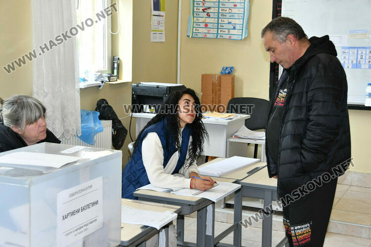 Хартията остава &bdquo;царица&ldquo; в секциите в НУ &bdquo;Г. С. Раковски&ldquo;, а камерите&nbsp;&ndash; нежелани гости