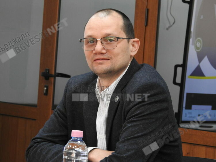 Петър Захариев