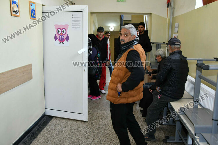 Хартията остава &bdquo;царица&ldquo; в секциите в НУ &bdquo;Г. С. Раковски&ldquo;, а камерите&nbsp;&ndash; нежелани гости