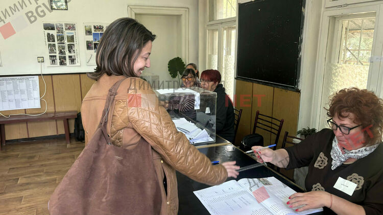 Десислава Костова гласува в Димитровград: всеки глас е важен за България
