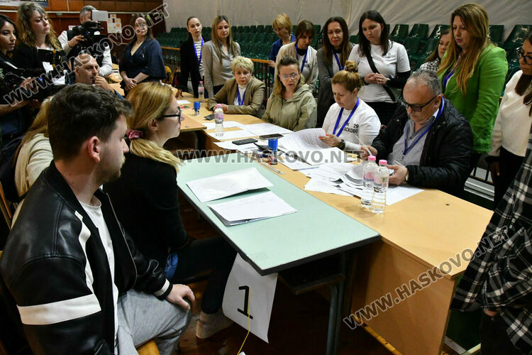 Обявиха края на изборния ден час по-късно