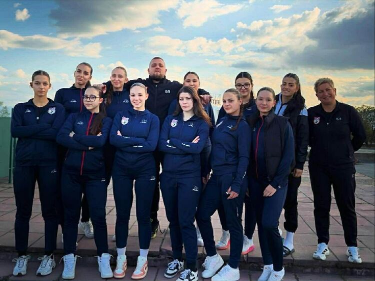 Момичетата на ХК &bdquo;Хасково&ldquo; с купа за първо място в зона &bdquo;Тракия&ldquo;