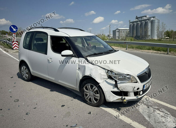 Катастрофа между две коли затрудни движението от Хасково към Кърджали