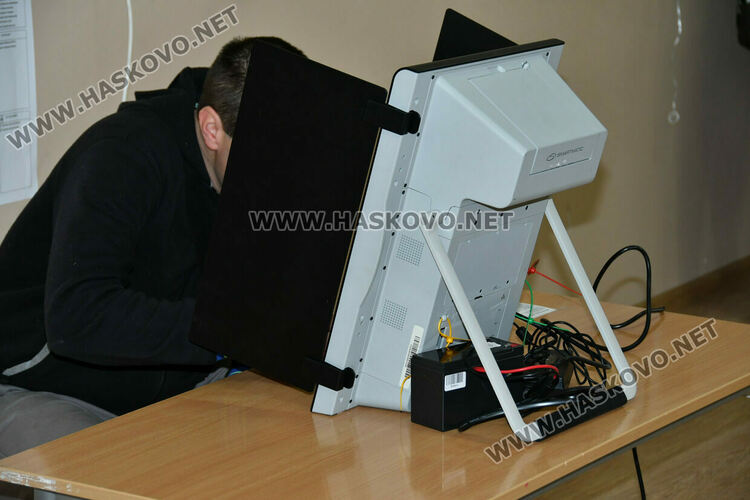 Сигнали за &bdquo;мъртви души&ldquo; в списъците, оказа се че няма как да бъдат заличени, ако са починали след 9 март