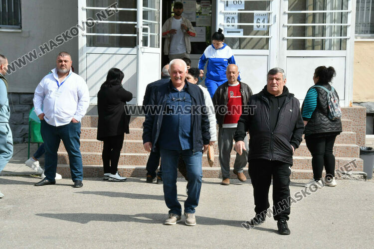 Хартията остава &bdquo;царица&ldquo; в секциите в НУ &bdquo;Г. С. Раковски&ldquo;, а камерите&nbsp;&ndash; нежелани гости