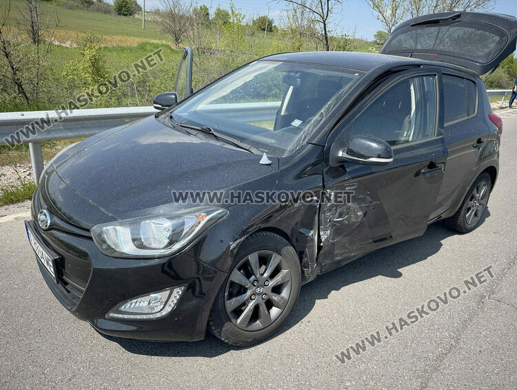 Катастрофа между две коли затрудни движението от Хасково към Кърджали