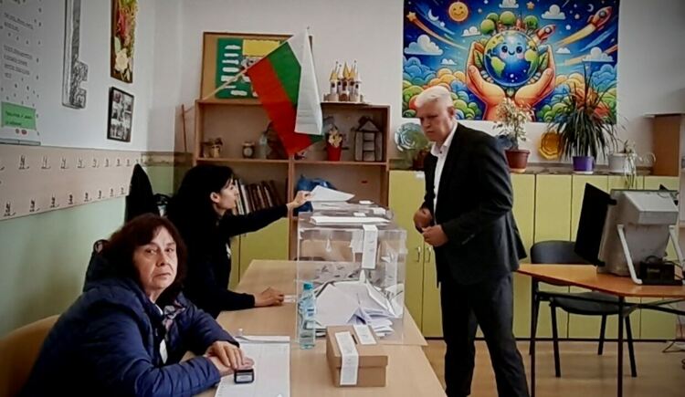 Димитър Стоянов гласува в Свиленград