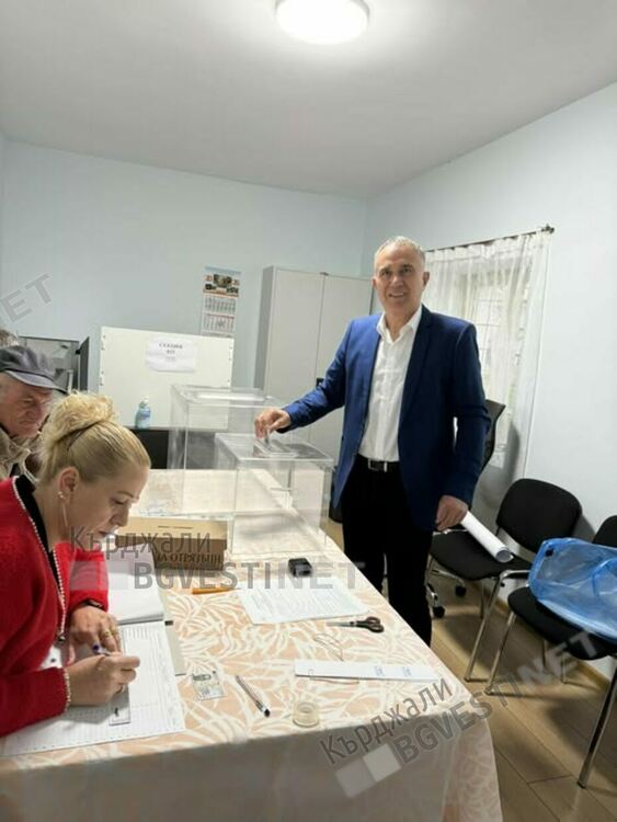 Сабахатин Гьокче гласува пръв в Църквица за по-светло бъдеще на България