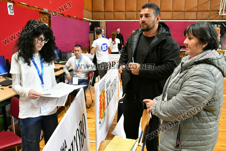 Обявиха края на изборния ден час по-късно