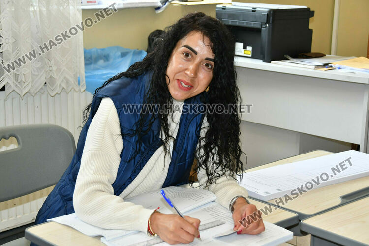 Хартията остава &bdquo;царица&ldquo; в секциите в НУ &bdquo;Г. С. Раковски&ldquo;, а камерите&nbsp;&ndash; нежелани гости