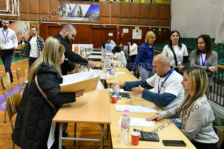 Обявиха края на изборния ден час по-късно