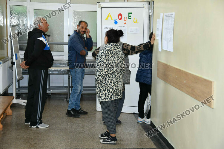 Хартията остава &bdquo;царица&ldquo; в секциите в НУ &bdquo;Г. С. Раковски&ldquo;, а камерите&nbsp;&ndash; нежелани гости