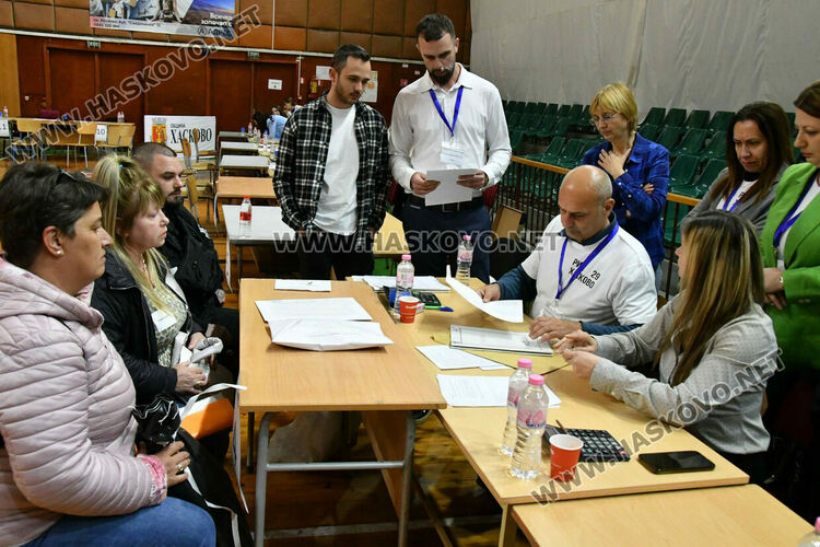 Обявиха края на изборния ден час по-късно