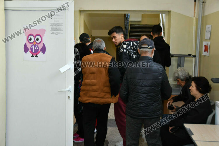 Хартията остава &bdquo;царица&ldquo; в секциите в НУ &bdquo;Г. С. Раковски&ldquo;, а камерите&nbsp;&ndash; нежелани гости