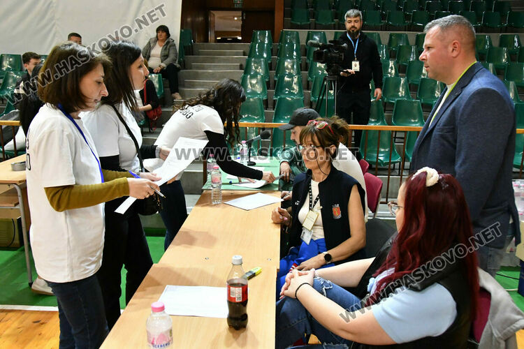 Обявиха края на изборния ден час по-късно