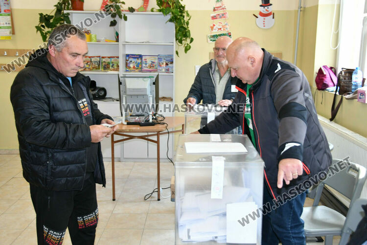 Хартията остава &bdquo;царица&ldquo; в секциите в НУ &bdquo;Г. С. Раковски&ldquo;, а камерите&nbsp;&ndash; нежелани гости