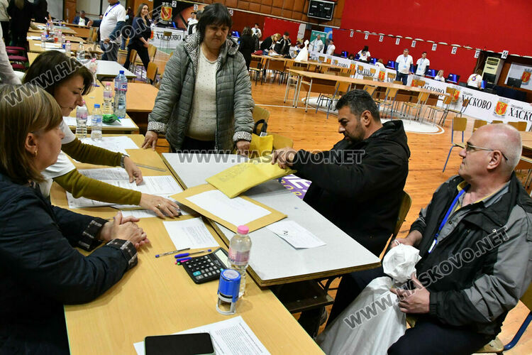 Обявиха края на изборния ден час по-късно