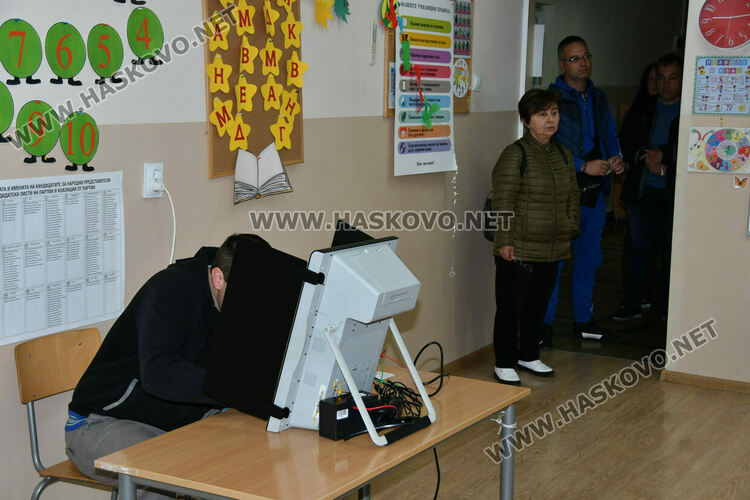 Хасково пак е шампион по проблеми с машинния вот&nbsp;&ndash; 4 машини отказаха, 17 правят системни грешки