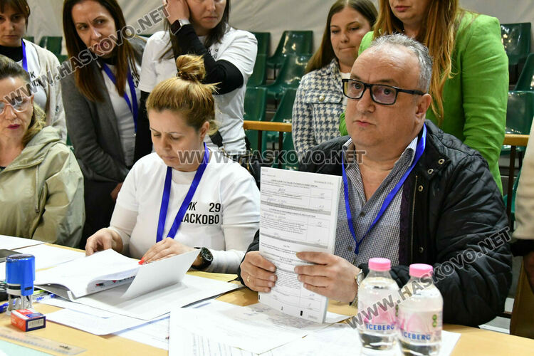 Обявиха края на изборния ден час по-късно