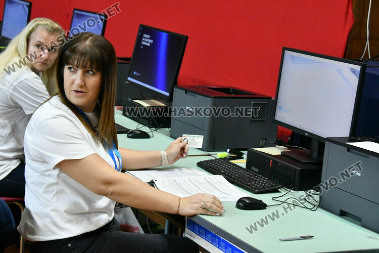 Обявиха края на изборния ден час по-късно