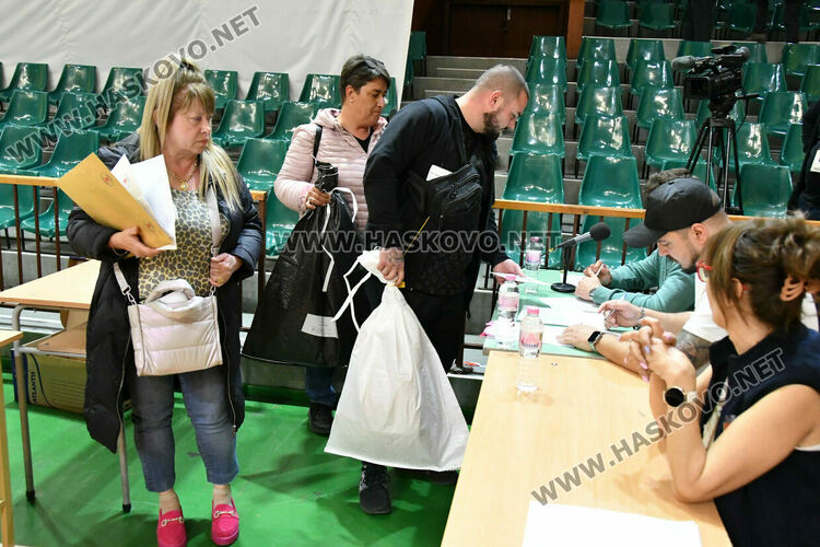 Обявиха края на изборния ден час по-късно