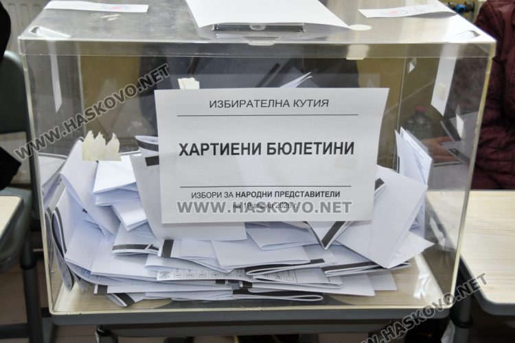 Хартията остава &bdquo;царица&ldquo; в секциите в НУ &bdquo;Г. С. Раковски&ldquo;, а камерите&nbsp;&ndash; нежелани гости