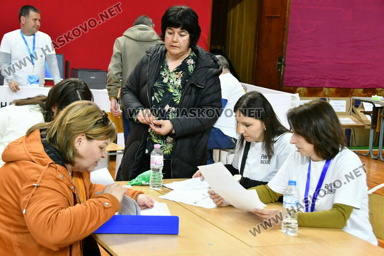 Обявиха края на изборния ден час по-късно